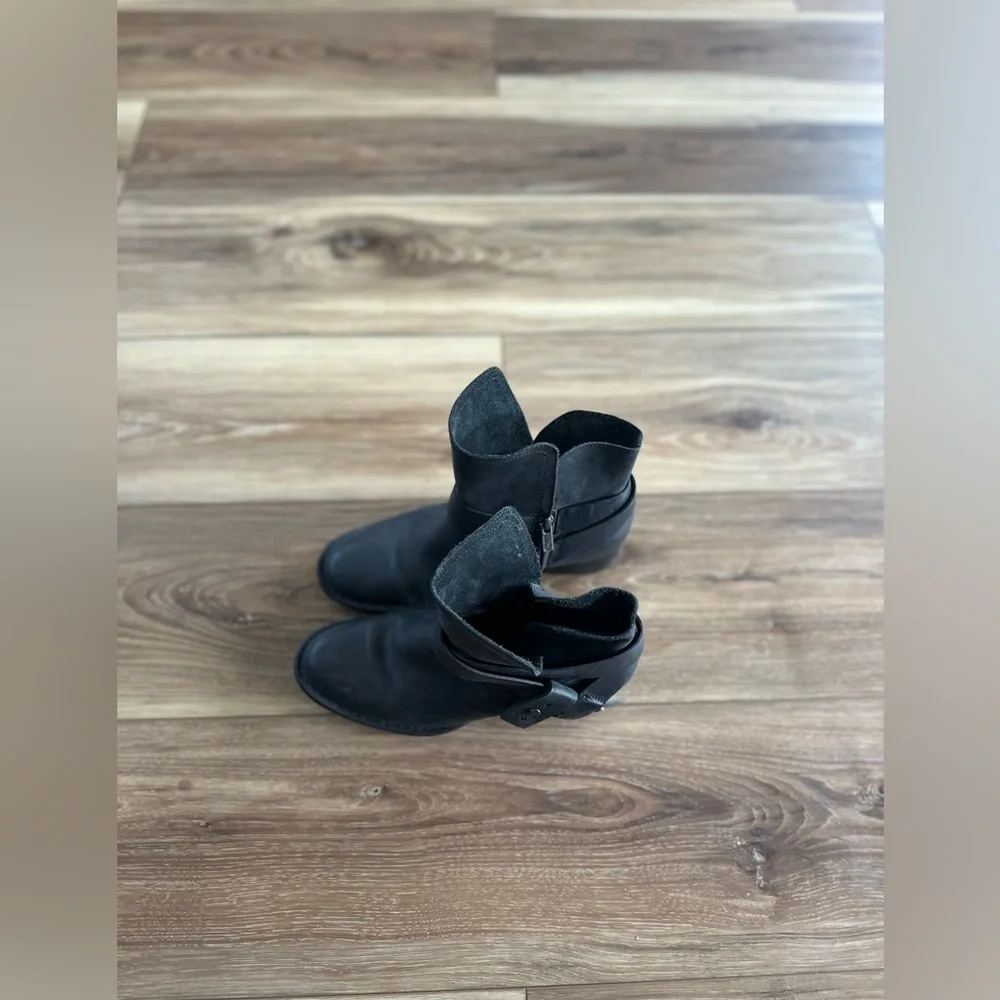 UGG womens Elysian leather black ankle heel boots size 6.5 - Picture 4 of 6